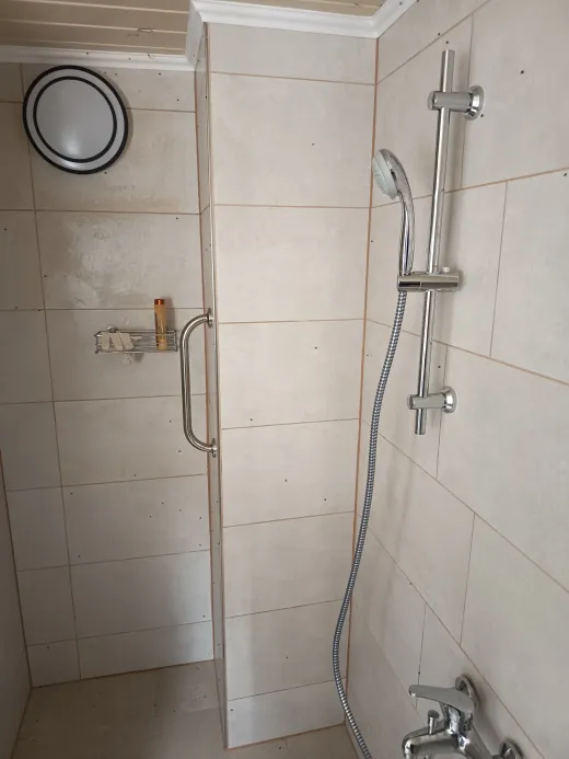 Doppelhaushälfte mit Garten, Garage und Nebengelass