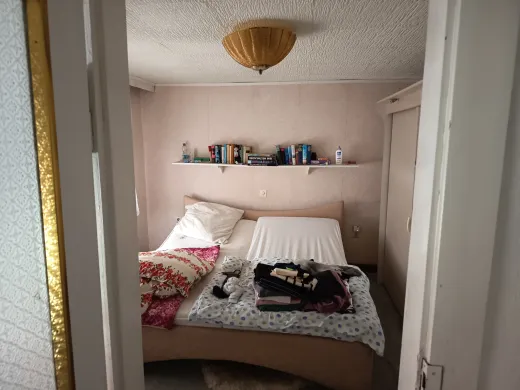 Doppelhaushälfte mit Garten, Garage und Nebengelass